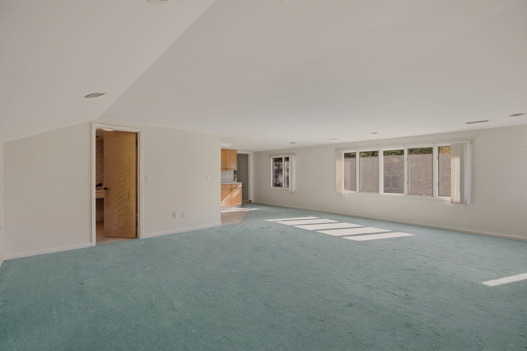 331 Albany St, Fall River, MA, 331 Albany St, Fall River, MA Photo #28