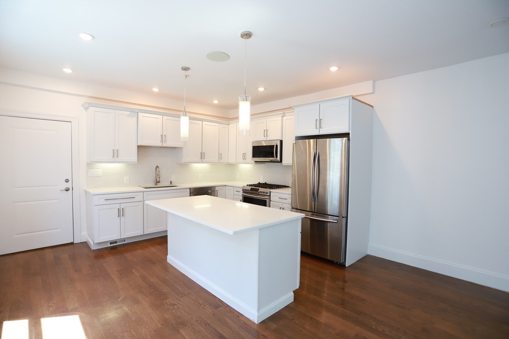 76 Flint St 1