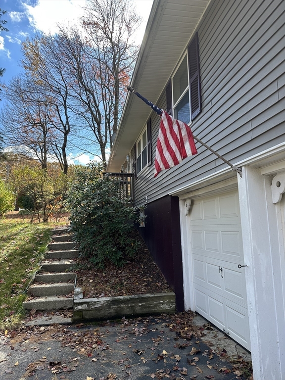 35 Laurel Hill Ln