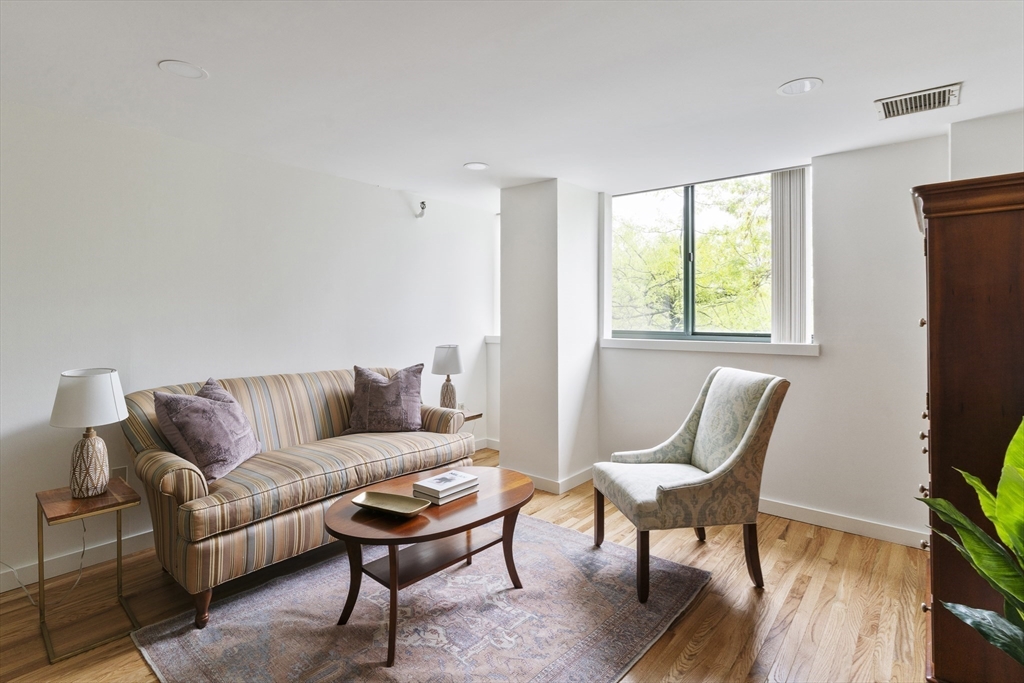 42 8th St 5304