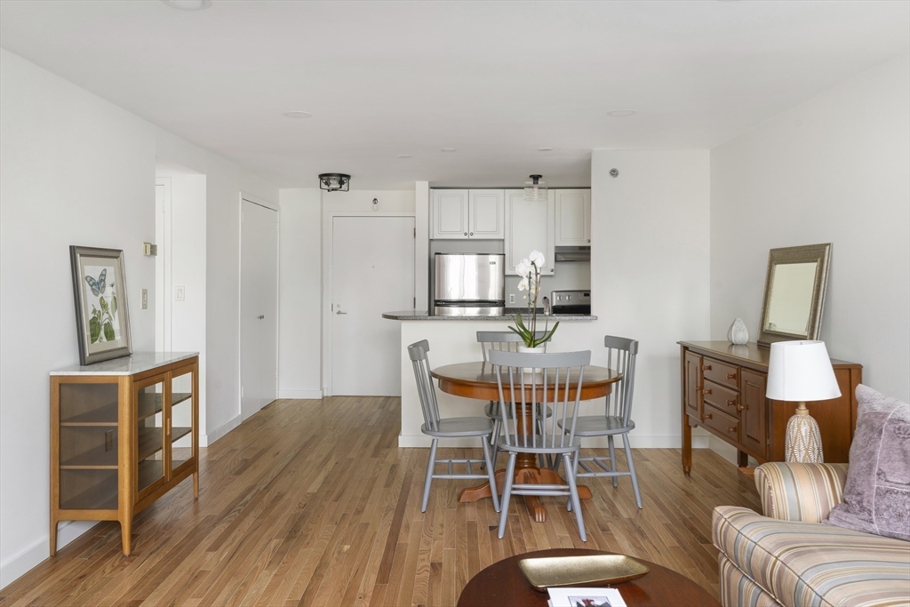 42 8th St 5304