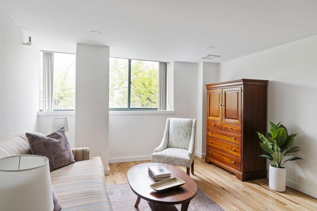 42 8th St 5304