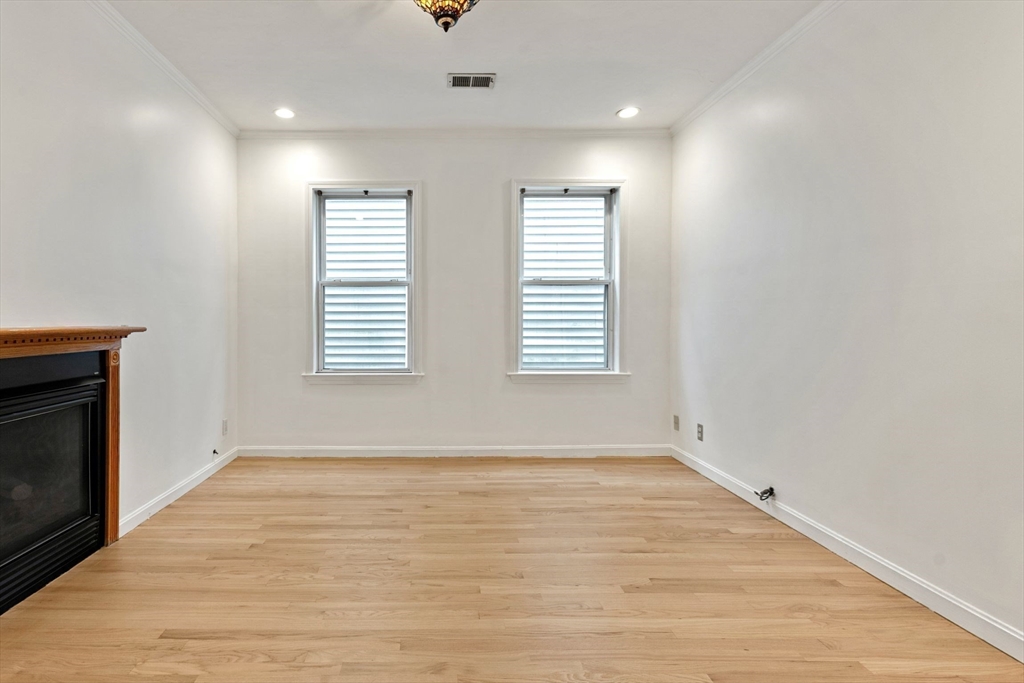 8 Peters St 2