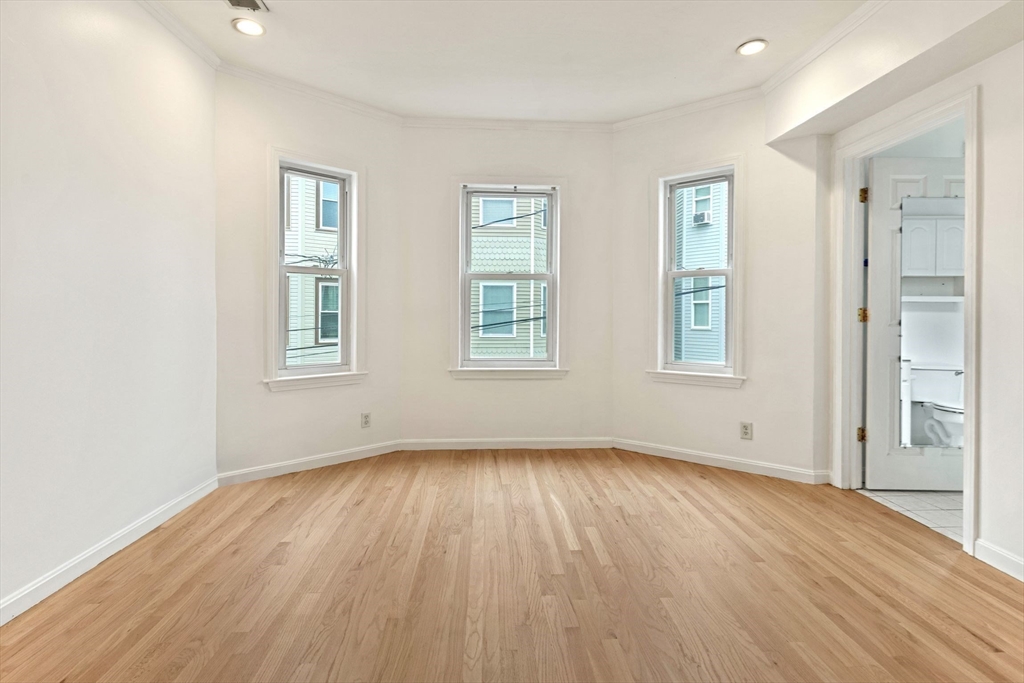 8 Peters St 2