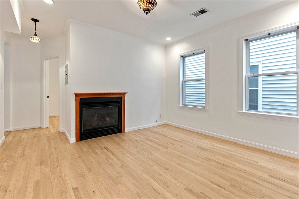 8 Peters St 2