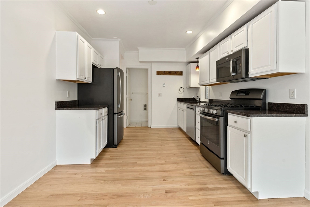 8 Peters St 2