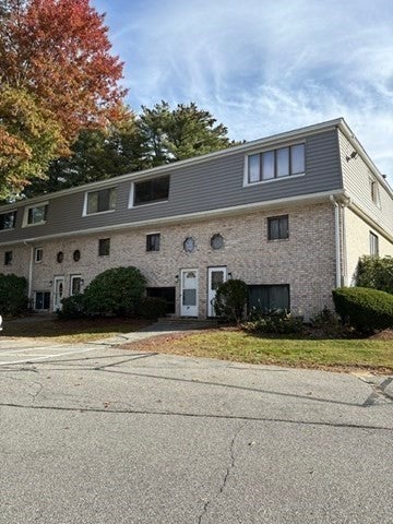 Photo of 79 Farrwood Dr, Haverhill, MA