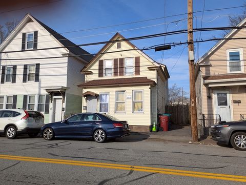 377 Lakeview Ave Lowell MA 01850