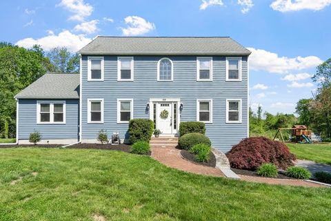 Photo of 17 Blackthorne Circle, Hopkinton, MA 01748 (MLS # 73521759)