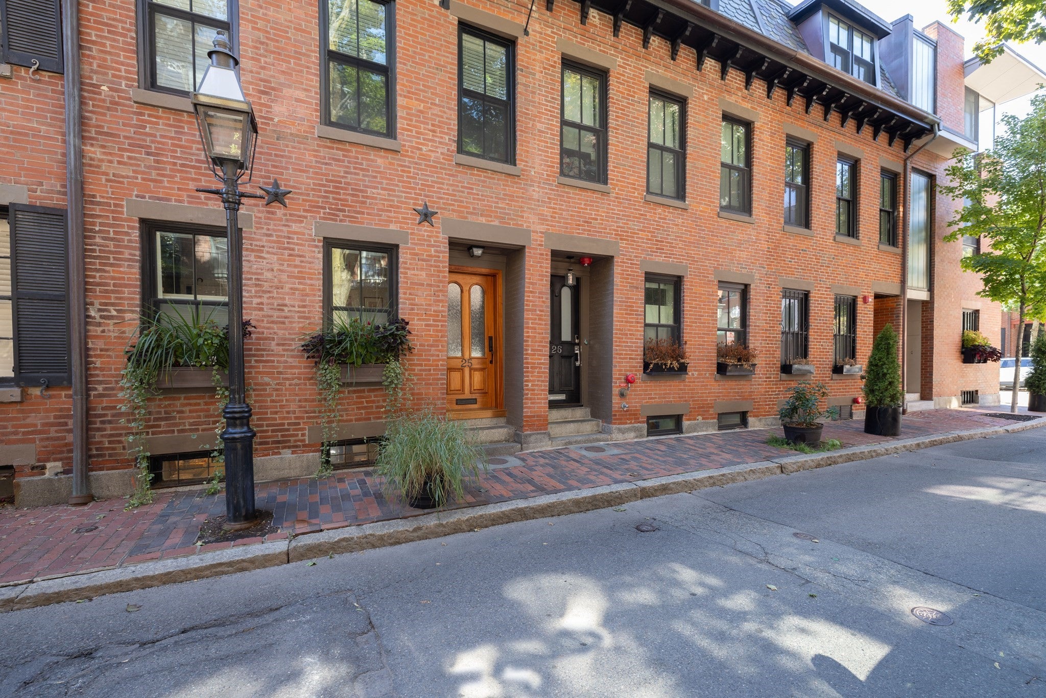 25 Lawrence St 1