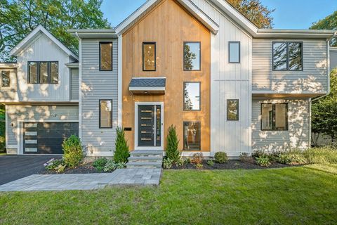 29 Hancock St Bedford MA 01730