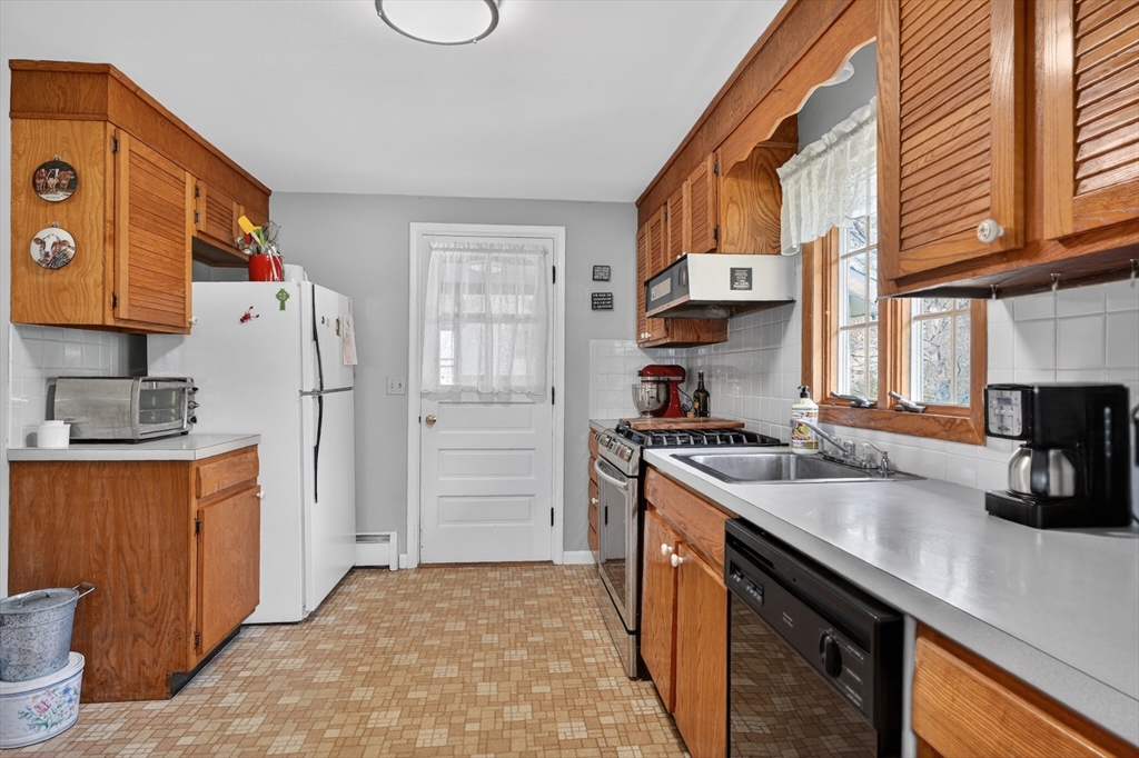14 Mohawk Dr
