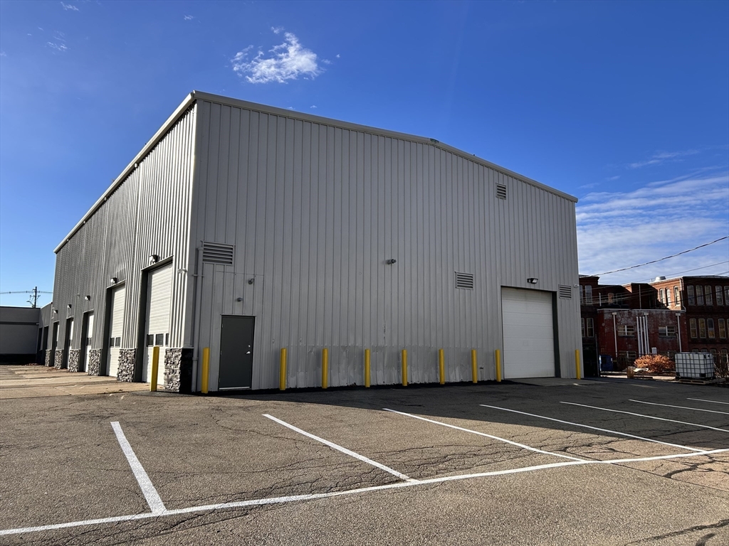 404 E Washington St 4