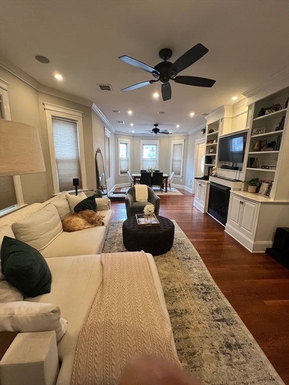 Photo 1 of 11 — 118 King St 1, Boston, MA 02124