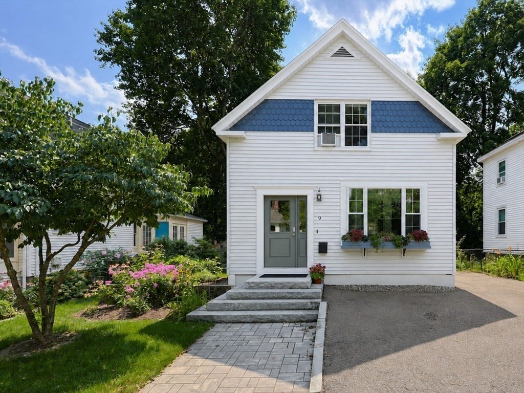 Photo of 9 Parmenter Ave, Maynard, MA