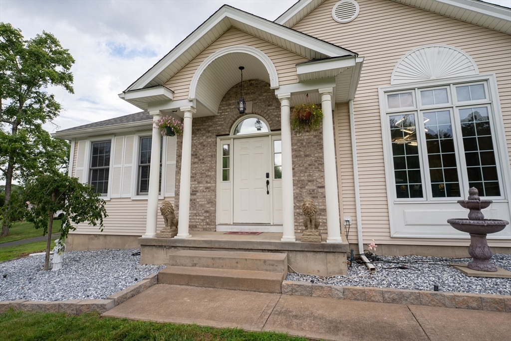 30 Radisson Ln