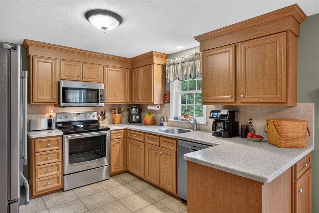 7 Bent Bluff Ln, Yarmouth, MA Photo #20