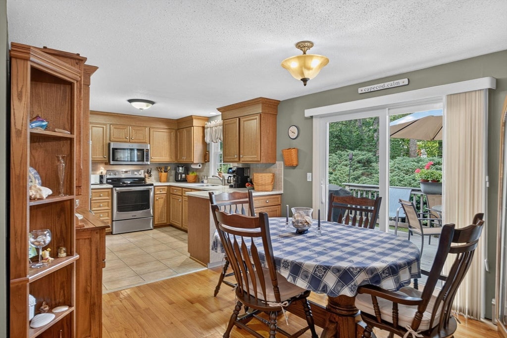 7 Bent Bluff Ln, Yarmouth, MA Photo #18