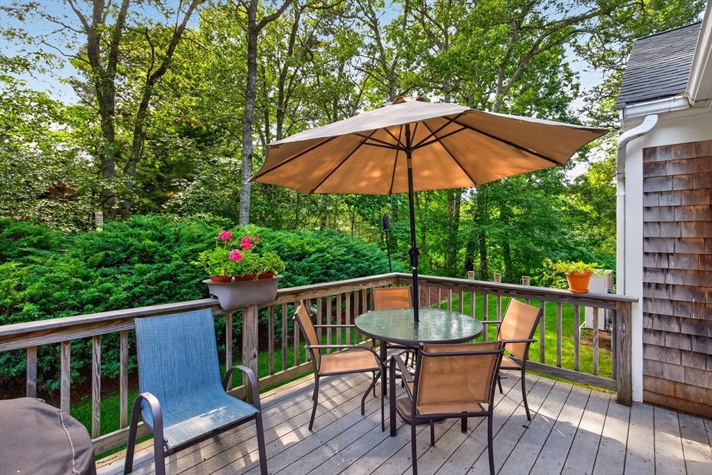 7 Bent Bluff Ln, Yarmouth, MA Photo #12