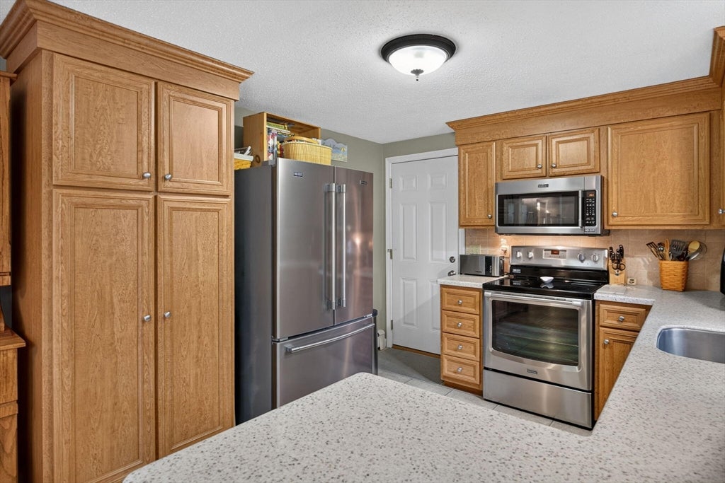 7 Bent Bluff Ln, Yarmouth, MA Photo #19