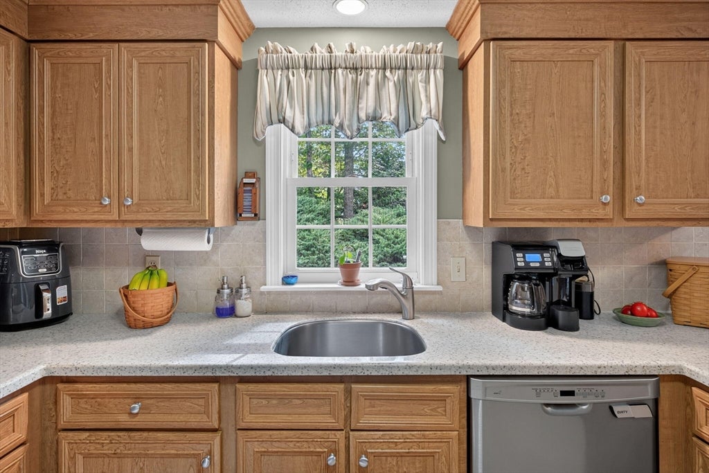 7 Bent Bluff Ln, Yarmouth, MA Photo #21