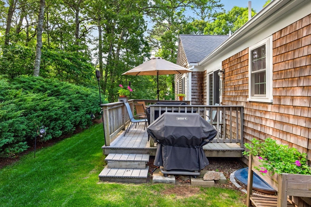 7 Bent Bluff Ln, Yarmouth, MA Photo #11