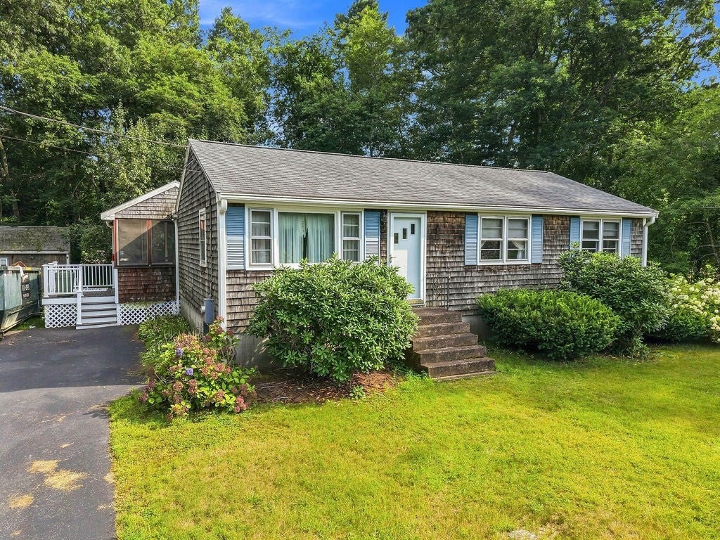62 Purchase St, Carver, MA Photo #1