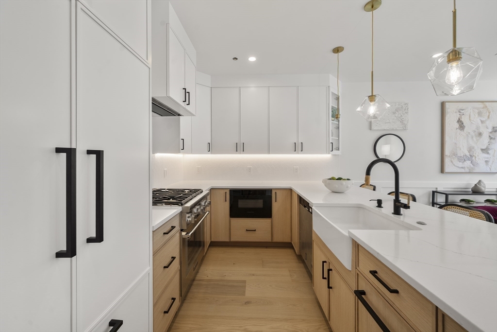 136 W 8th St 1