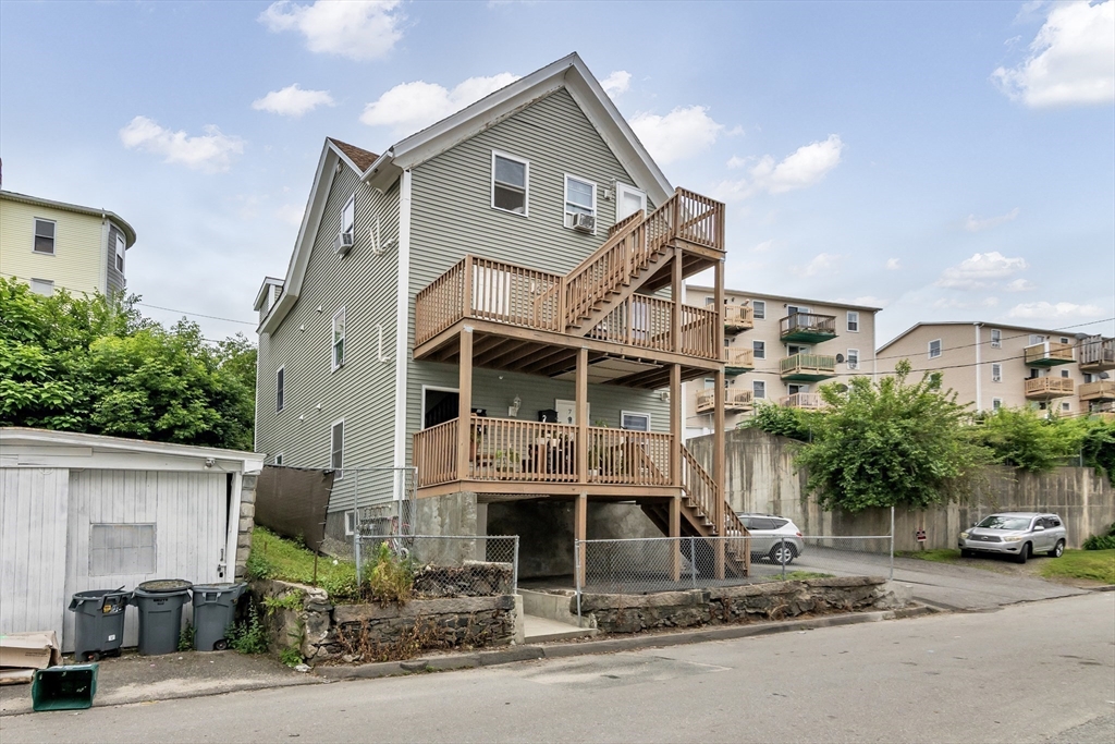 Worcester, Massachusetts 01610, United States, 9 Bedrooms Bedrooms, ,3 BathroomsBathrooms,Residential,Pending,153506