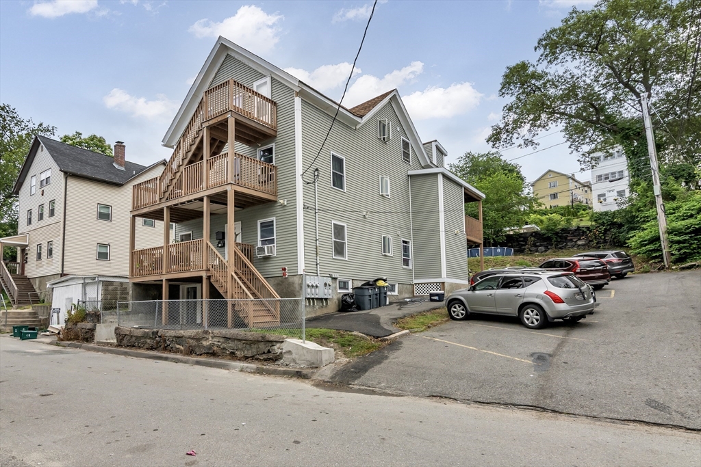 Worcester, Massachusetts 01610, United States, 9 Bedrooms Bedrooms, ,3 BathroomsBathrooms,Residential,Pending,153506