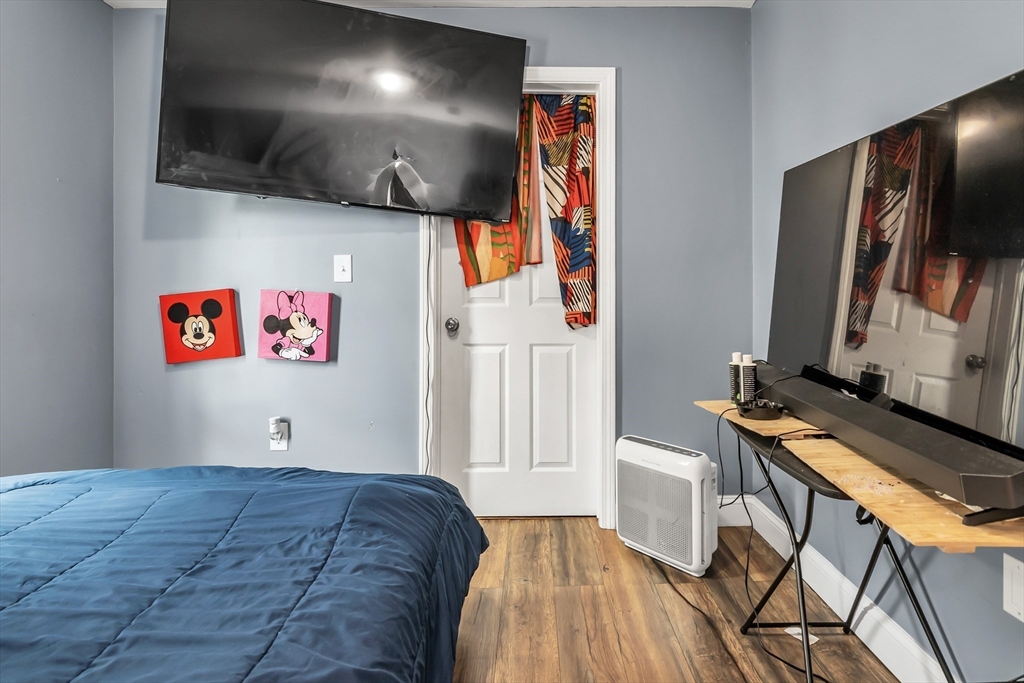 Worcester, Massachusetts 01610, United States, 9 Bedrooms Bedrooms, ,3 BathroomsBathrooms,Residential,Pending,153506