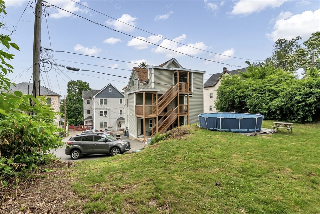 Worcester, Massachusetts 01610, United States, 9 Bedrooms Bedrooms, ,3 BathroomsBathrooms,Residential,Pending,153506