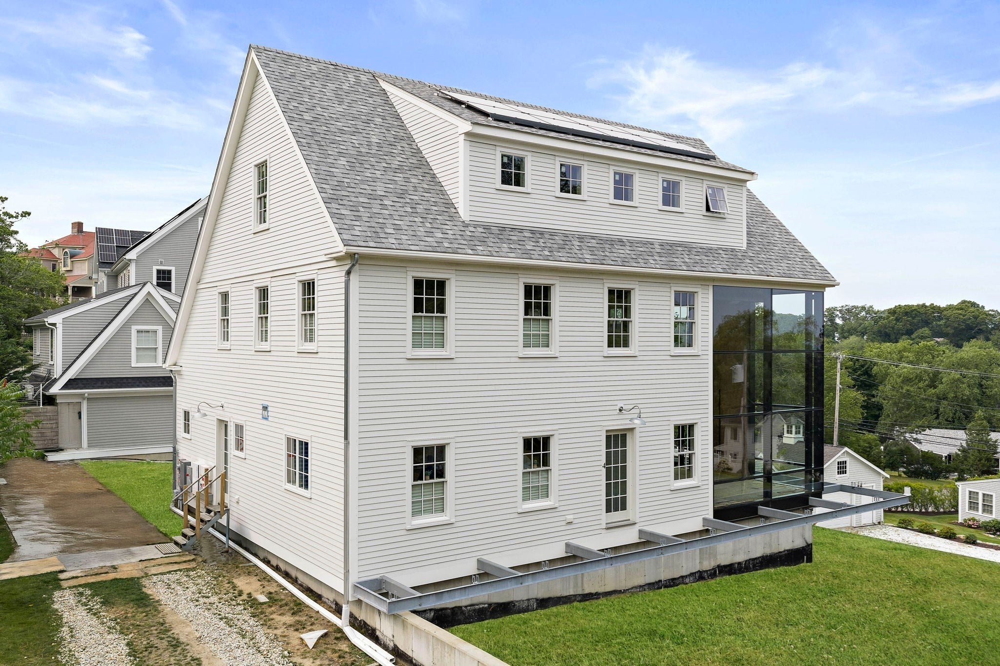 4 Holly Rd