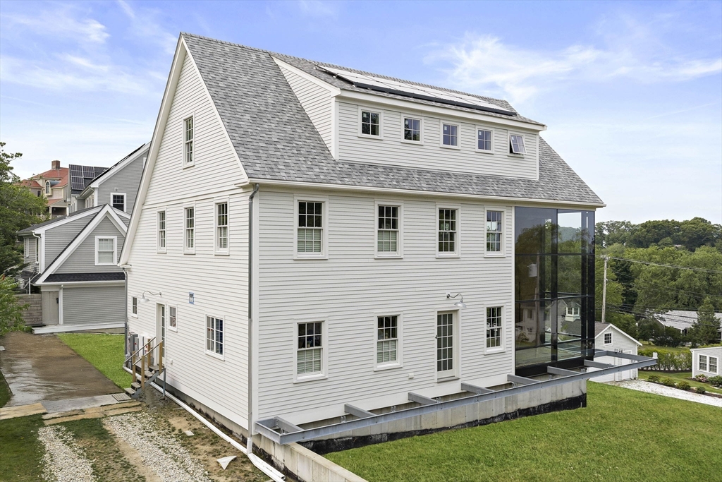 4 Holly Rd