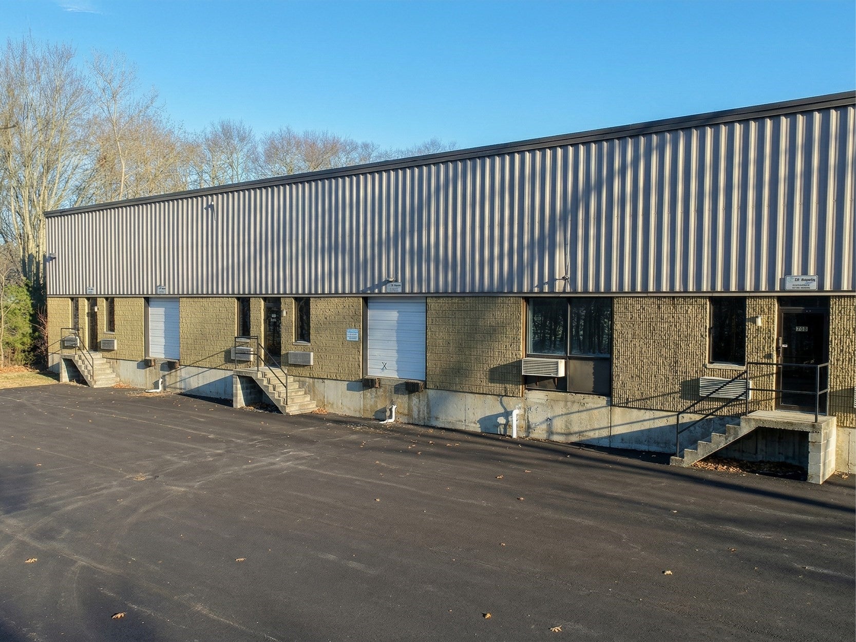 70 Hawes Way