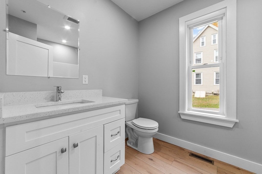 376 Chestnut St #1, Gardner, MA, 376 Chestnut St #1, Gardner, MA Photo #9