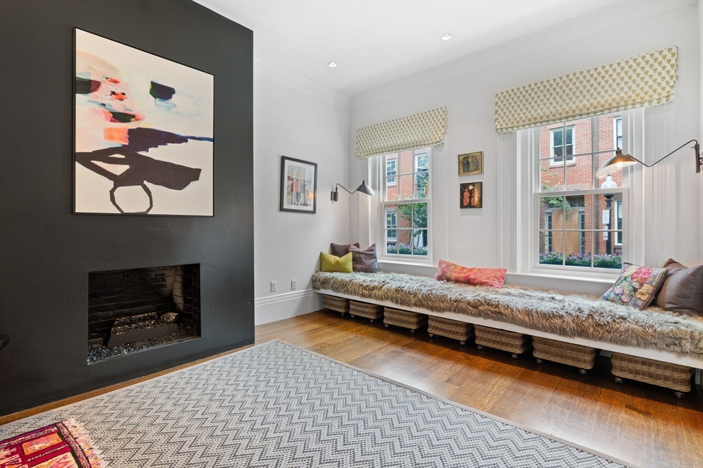 9 Bond St