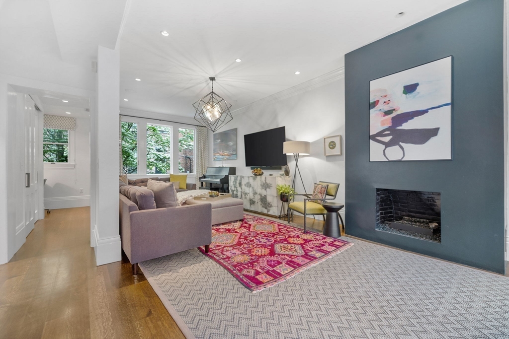 9 Bond St