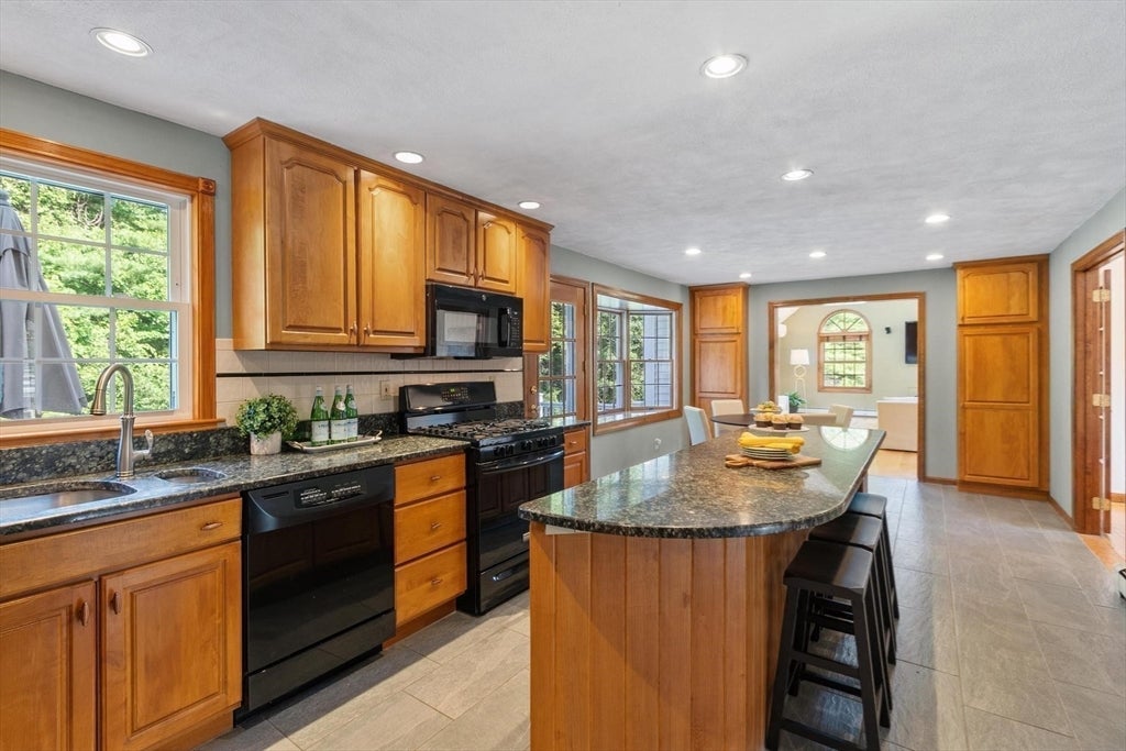 19 Villanova Dr, Westford, MA Photo #9