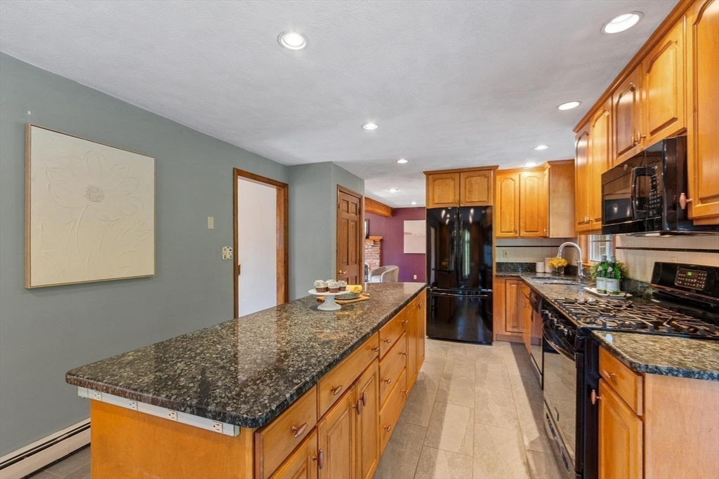 19 Villanova Dr, Westford, MA Photo #11