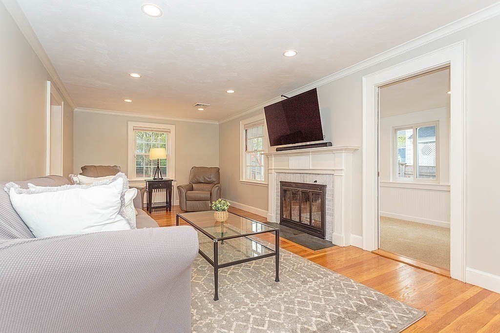 11 Carlson Circle