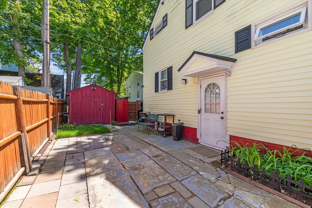 82 Rich St