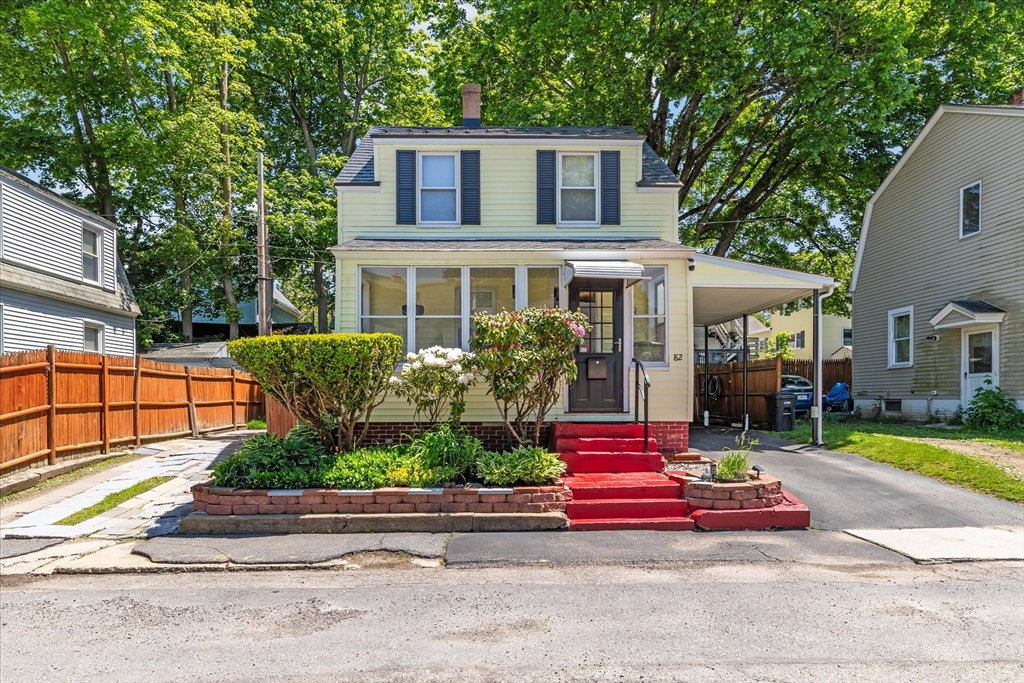 82 Rich St