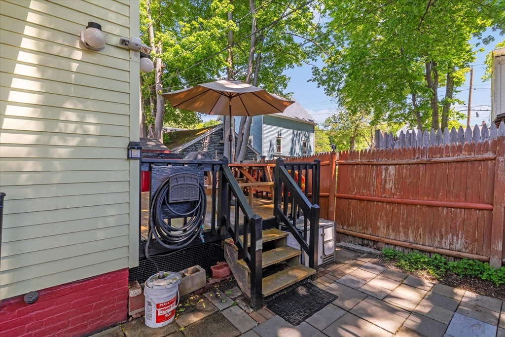 82 Rich St