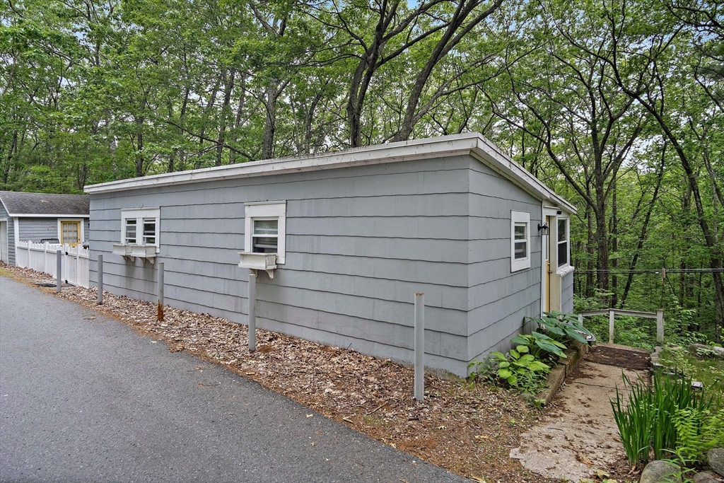 313 Whiley Rd + 0 York Trail