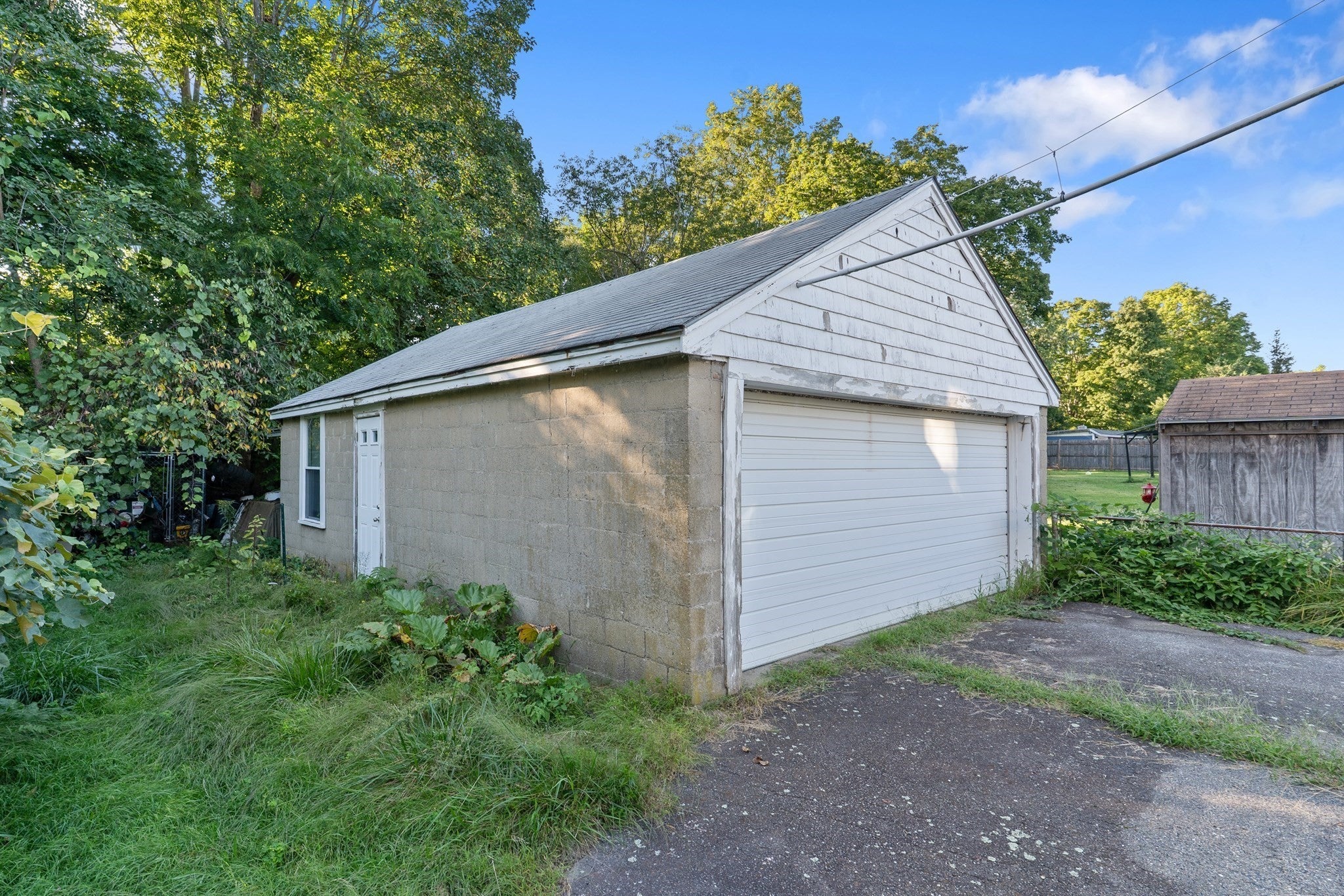 2048 Somerset Ave