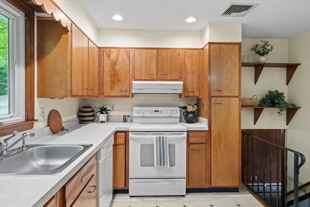 34 Fort Sumter Dr, Holden, MA, 34 Fort Sumter Dr, Holden, MA Photo #11