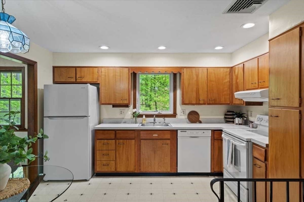 34 Fort Sumter Dr, Holden, MA, 34 Fort Sumter Dr, Holden, MA Photo #12
