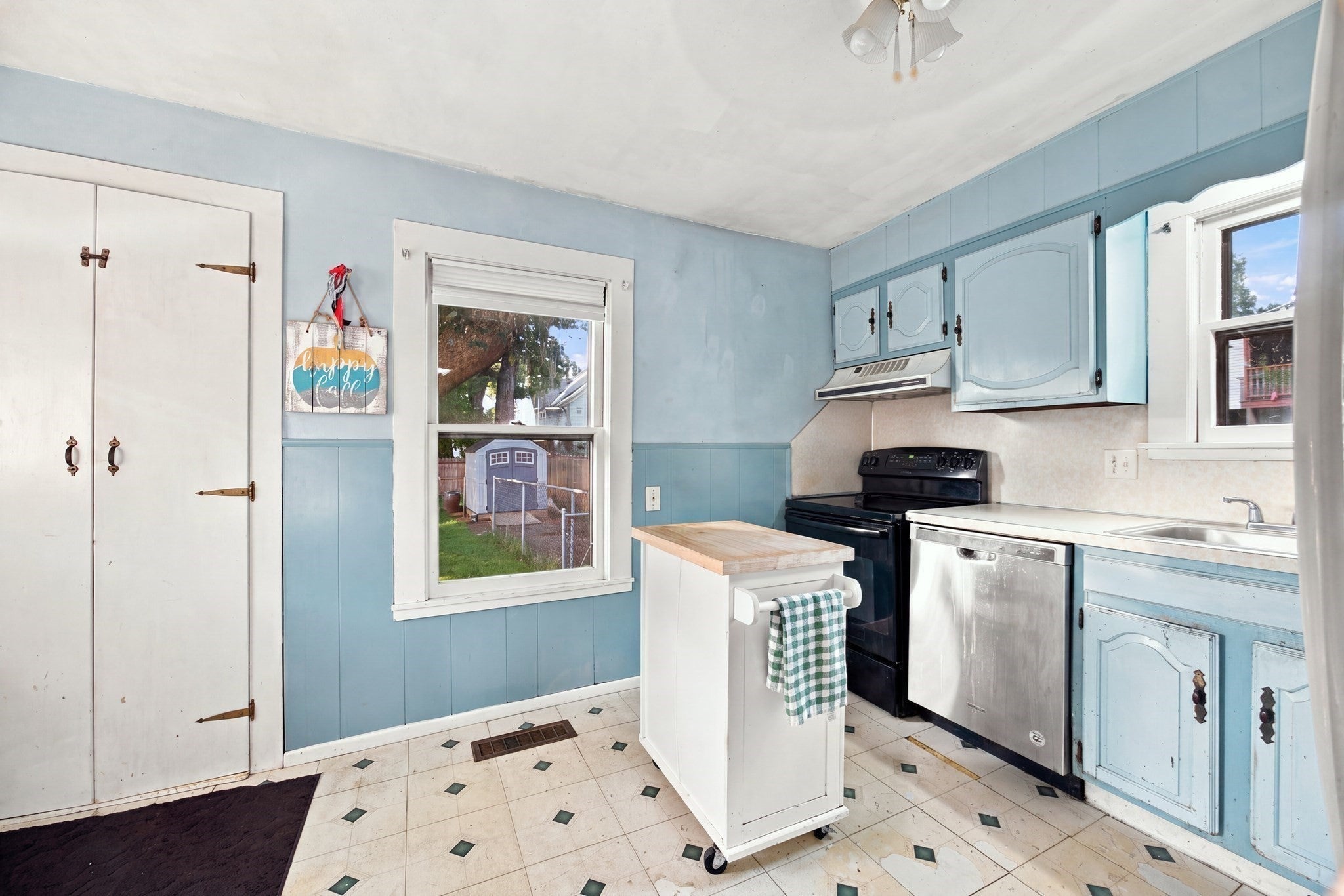 16 Otis St, Westfield, MA Photo #10