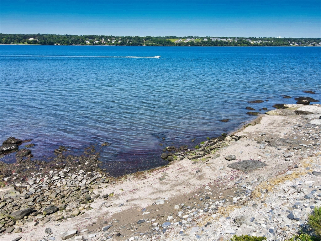 24 Pointview Dr